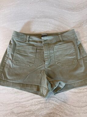 J Crew front patch pocket shorts 8 (moss)